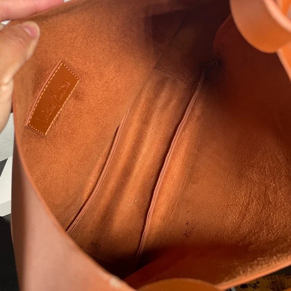 Neiman Marcus perfect tan leather tote - Picture 4 of 6